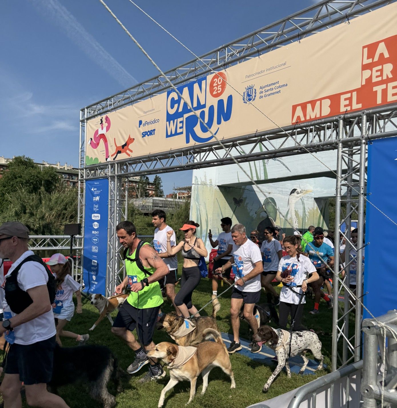 Los eventos como la Can We Run permiten socializar tanto a personas como a perros en un entorno seguro y positivo Los eventos como la Can We Run permiten socializar tanto a personas como a perros en un entorno seguro y positivo